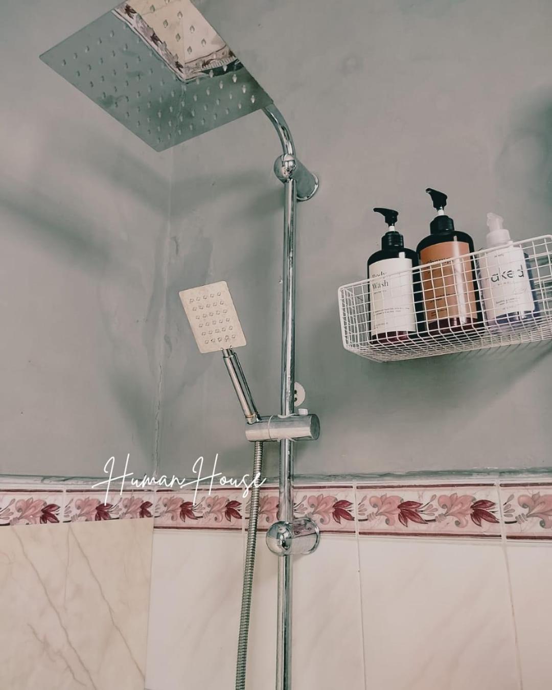 Human House Bed & Breakfast Сурабая Екстериор снимка